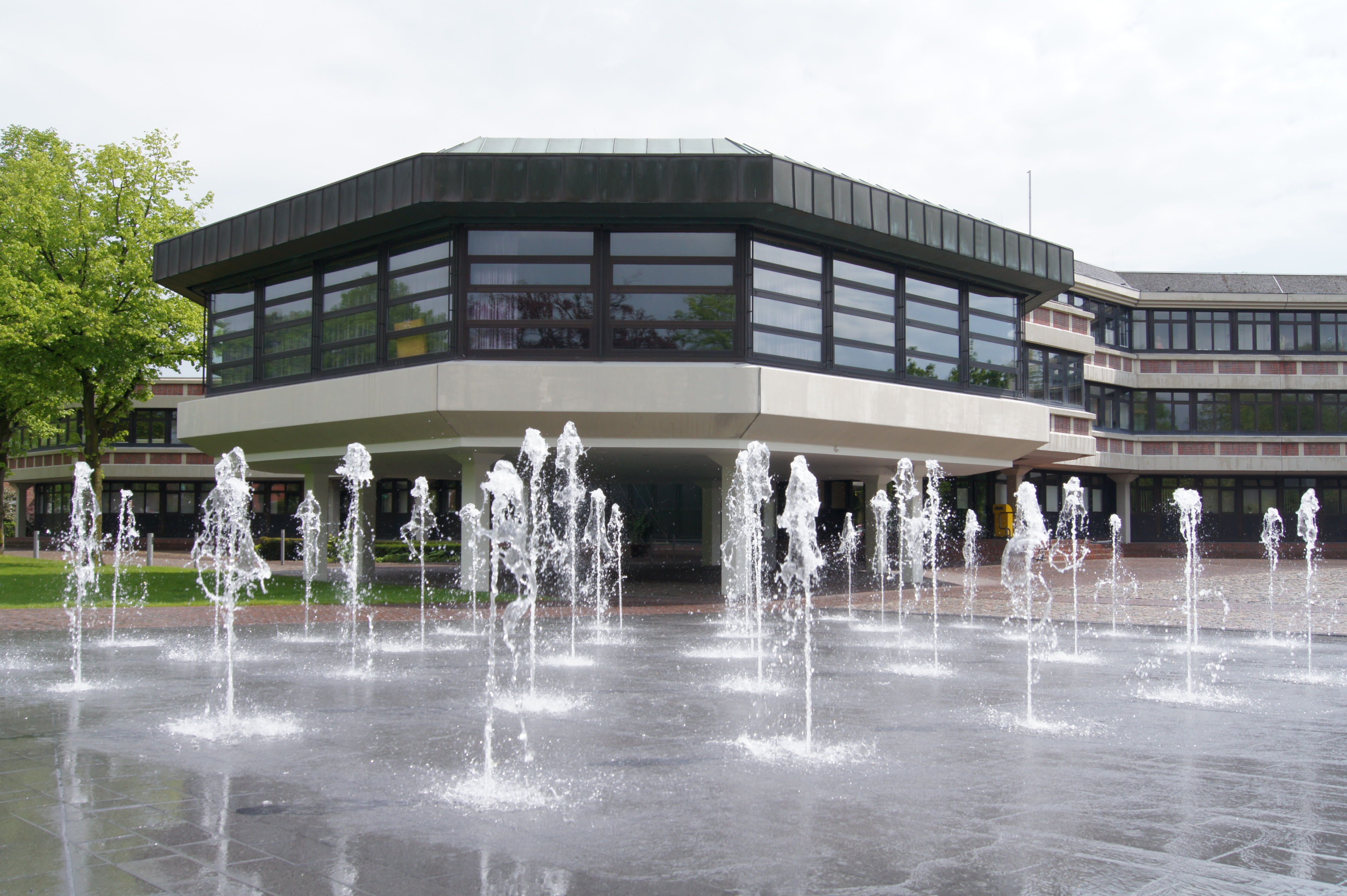 Springbrunnen vor dem Rathaus